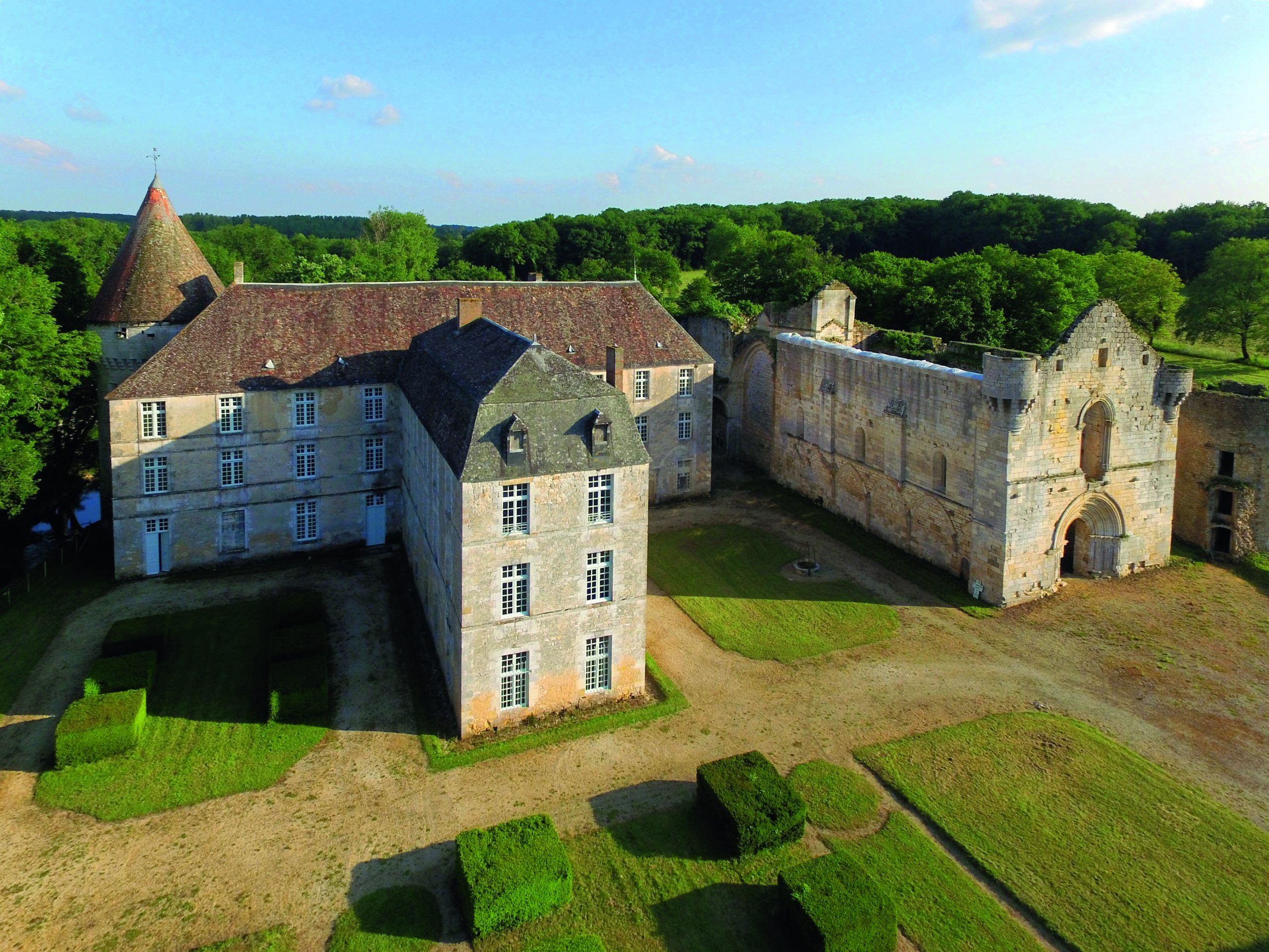 Visiter l'Abbaye Royale de la Réau avec le Passeport des Demeures Historiques