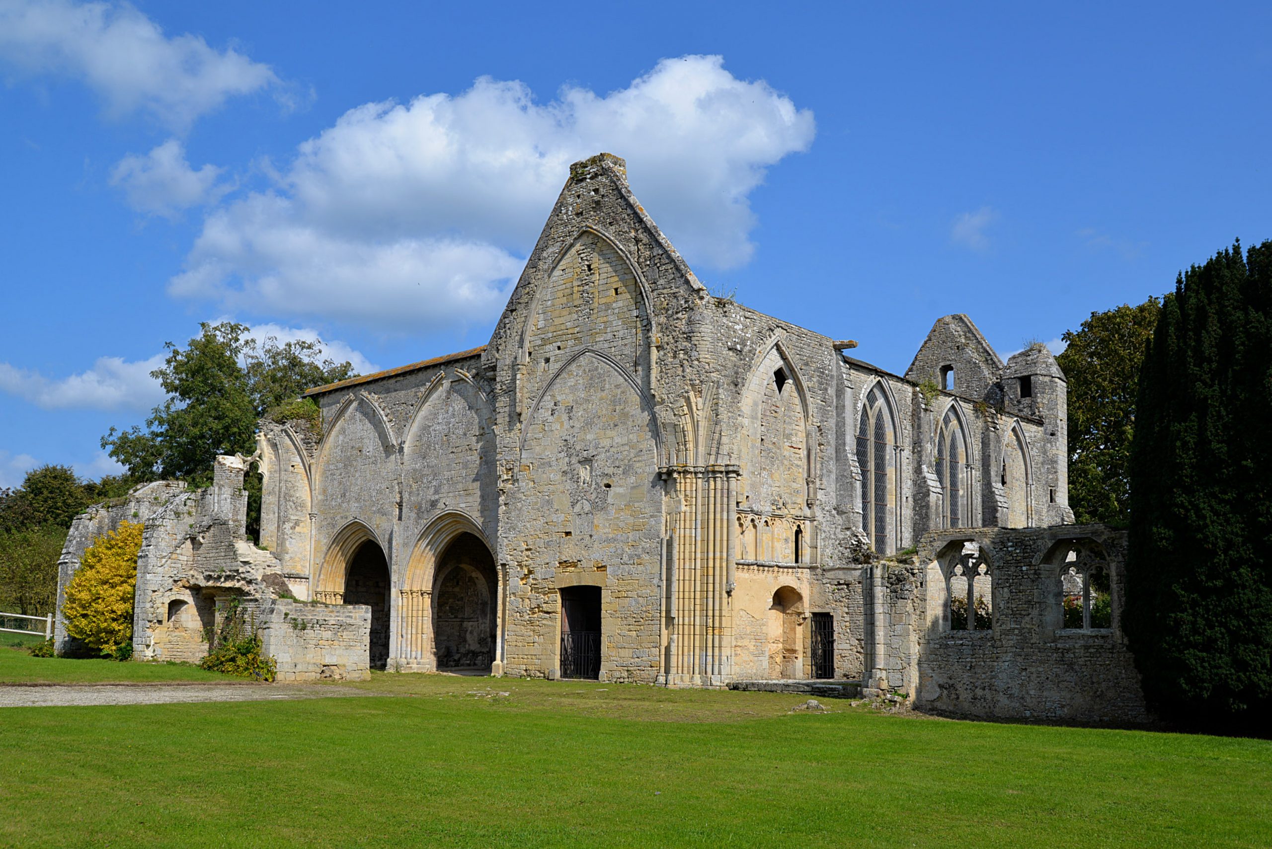 Visiter l'Abbaye de Longues avec le Passeport des Demeures Historiques
