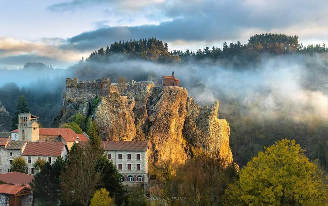 Visiter le Château d'Arlempdes avec le Passeport des Demeures Historiques