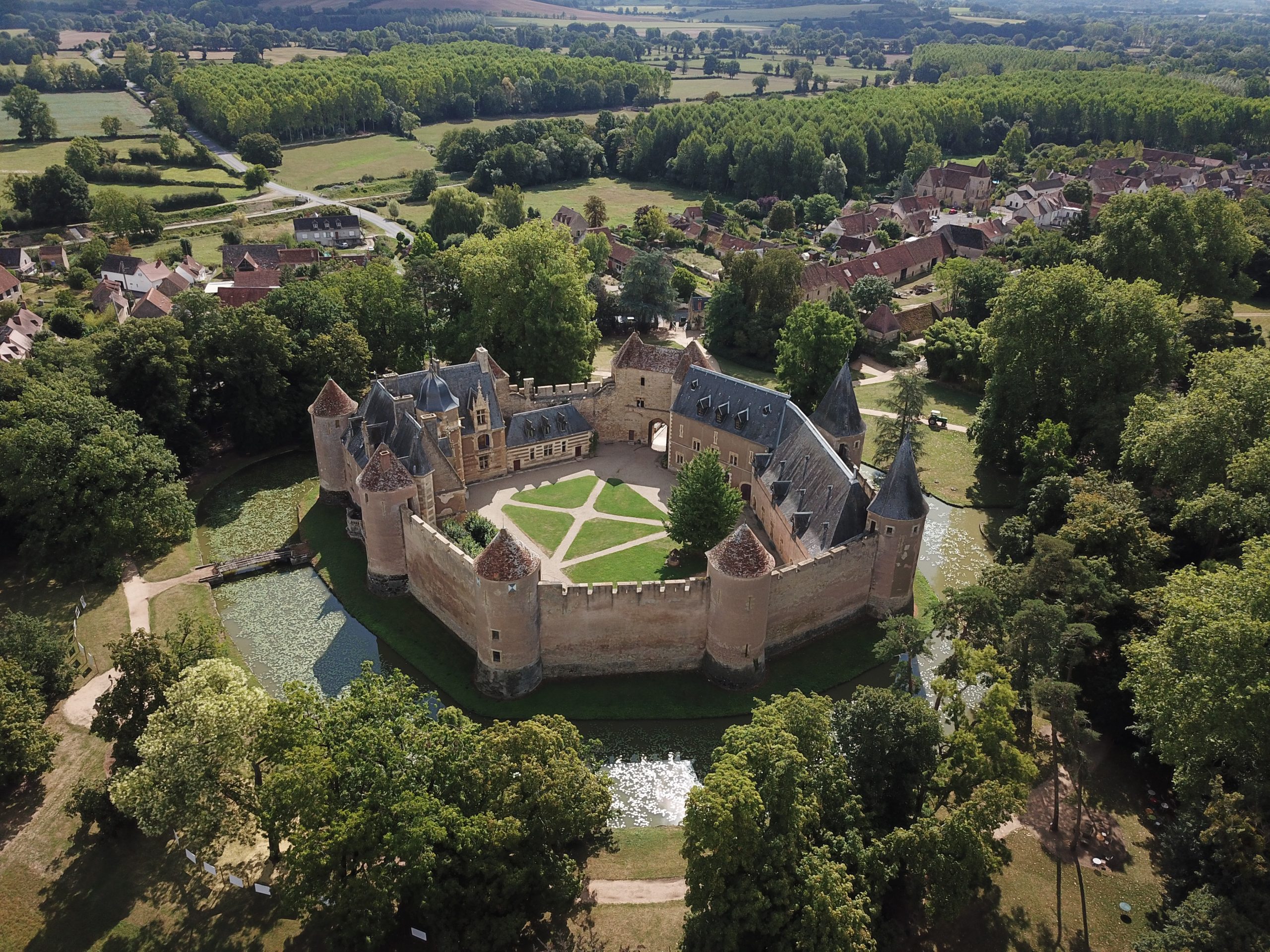 Visiter le Château d'Ainay-le-Vieil avec le Passeport des Demeures Historiques