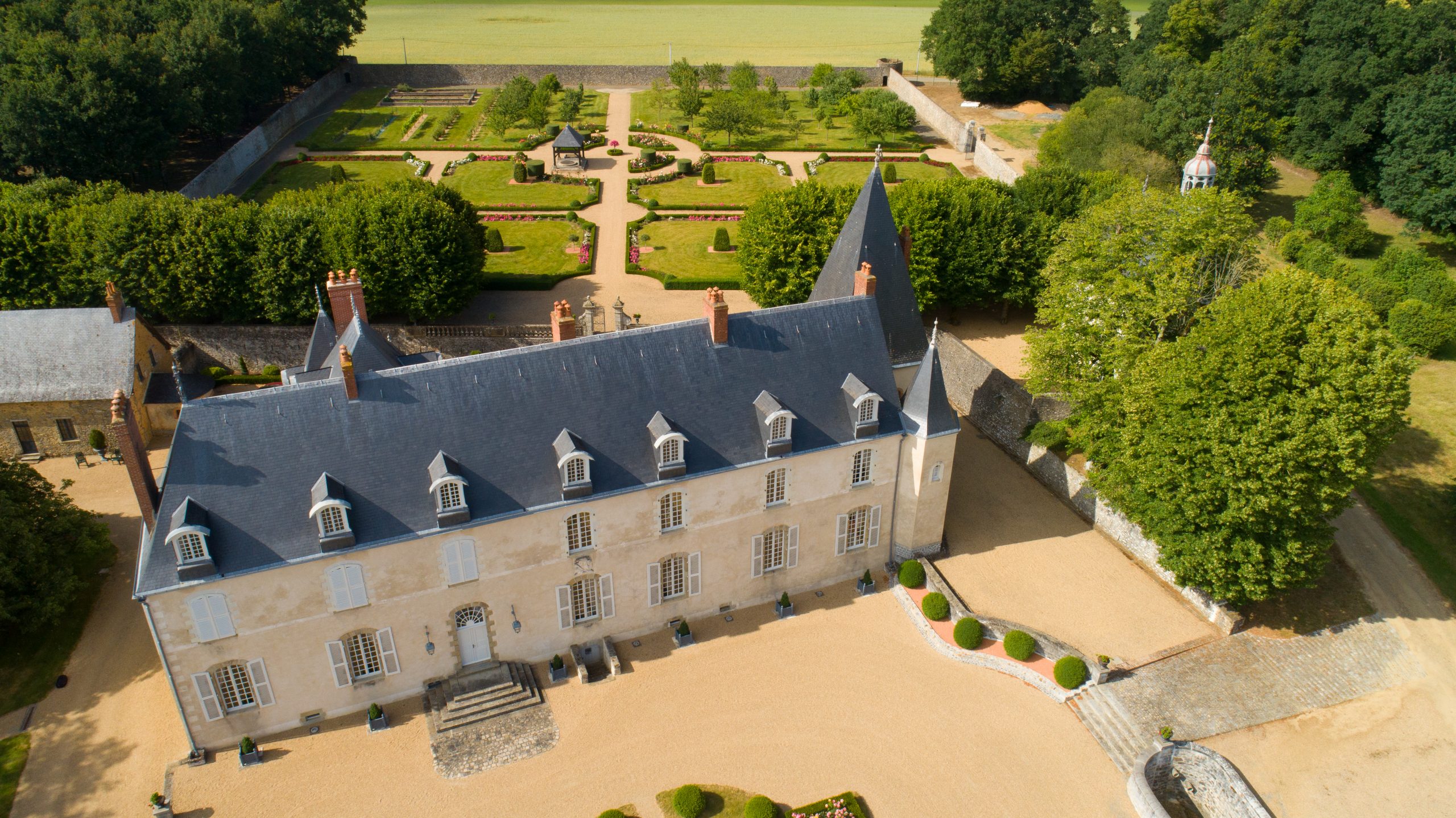 Visiter le Château d'Hauterives avec le Passeport des Demeures Historiques
