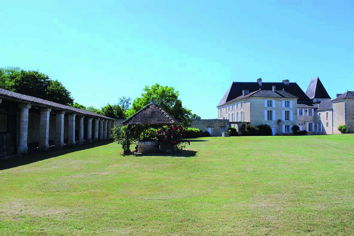 Visiter le Château de Balzac avec le Passeport des Demeures Historiques