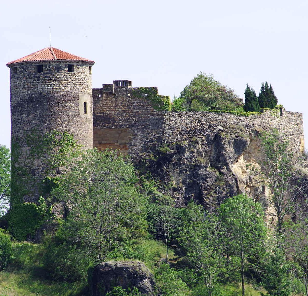 Visiter le Château de Busséol avec le Passeport des Demeures Historiques