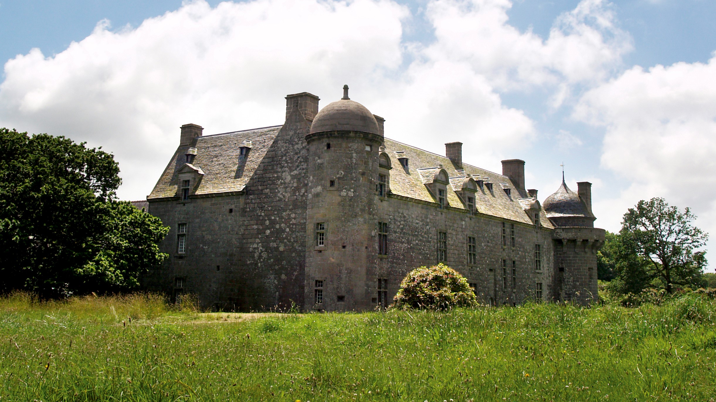 Visiter le Château de Kergroadez avec le Passeport des Demeures Historiques