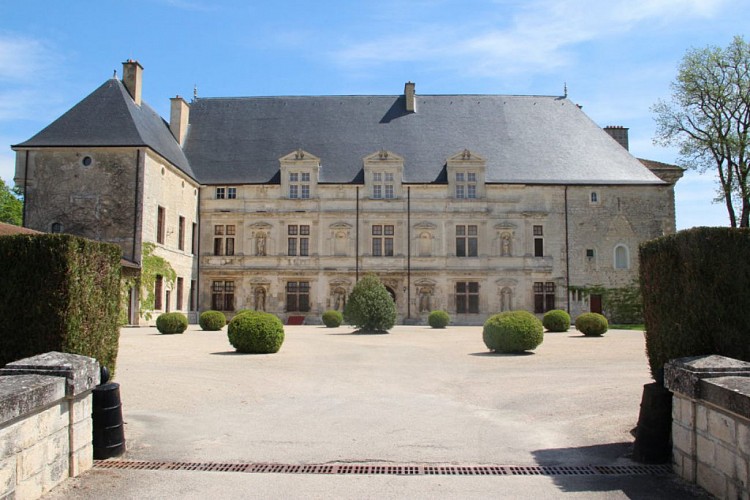 Visiter le Château de Montbras avec le Passeport des Demeures Historiques