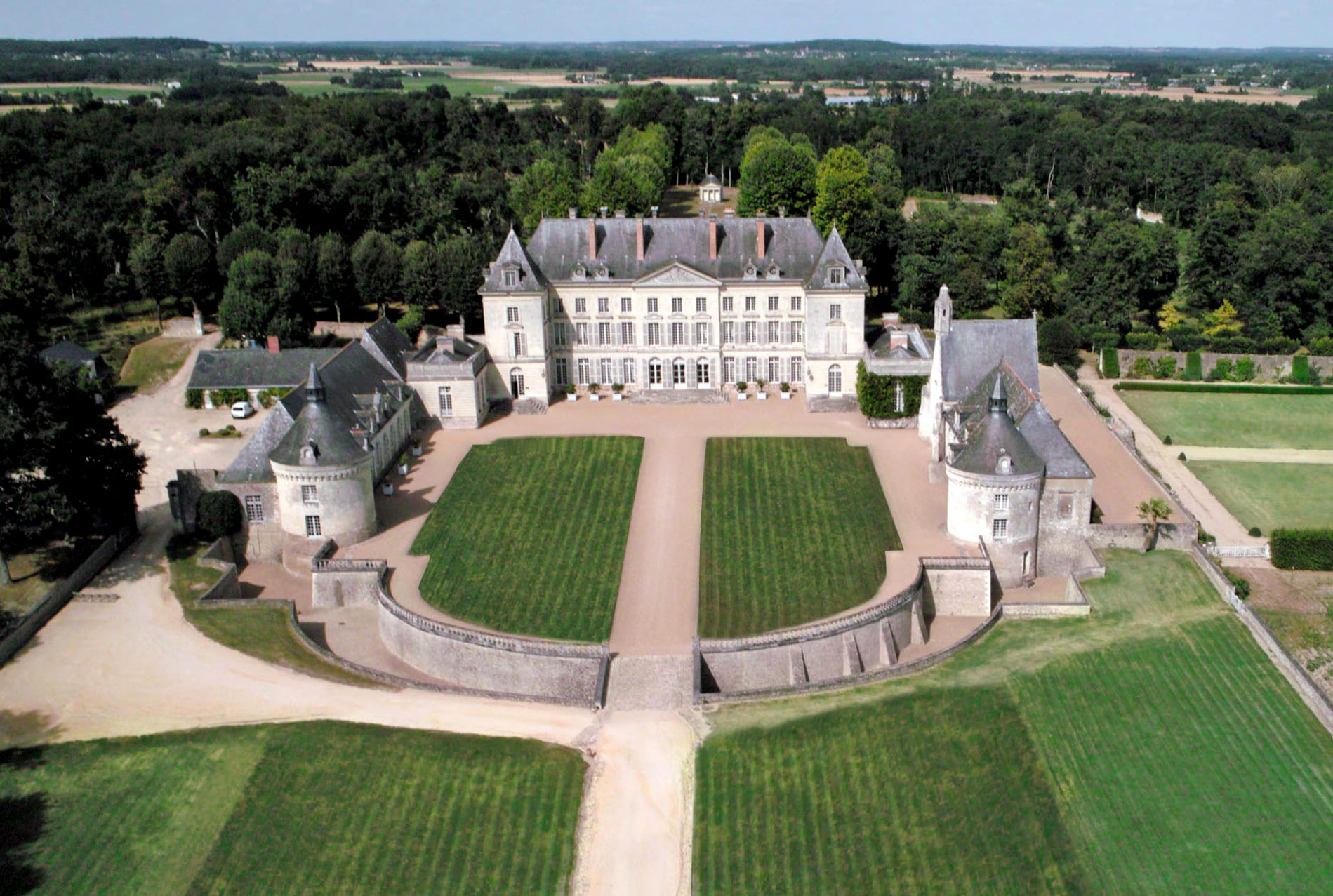 Visiter le Château de Montgeoffroy avec le Passeport des Demeures Historiques