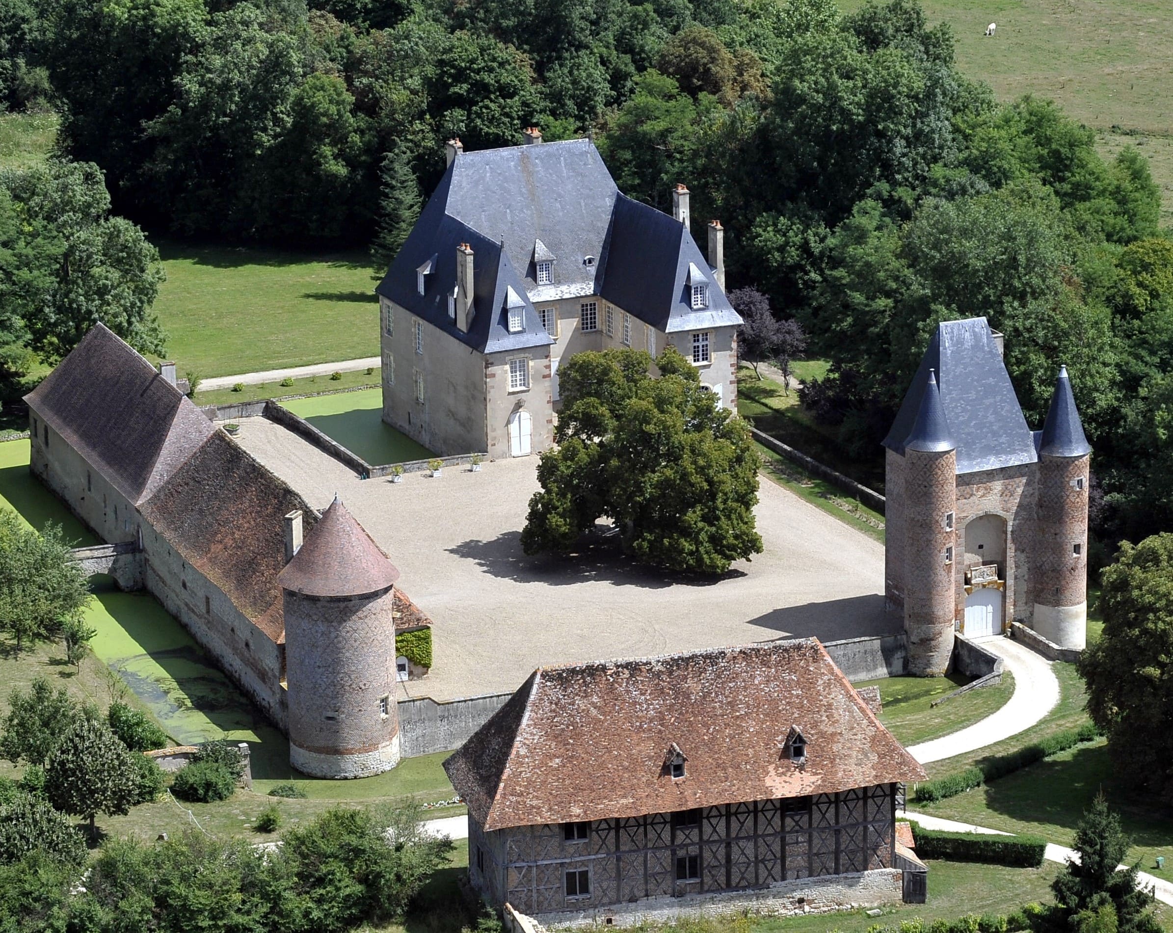 Visiter le Château du Riau avec le Passeport des Demeures Historiques