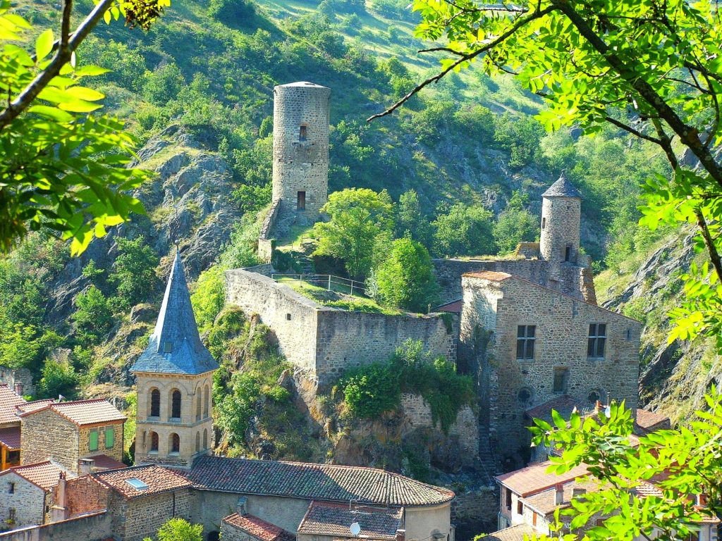 Visiter le Château de Saint-Floret avec le Passeport des Demeures Historiques