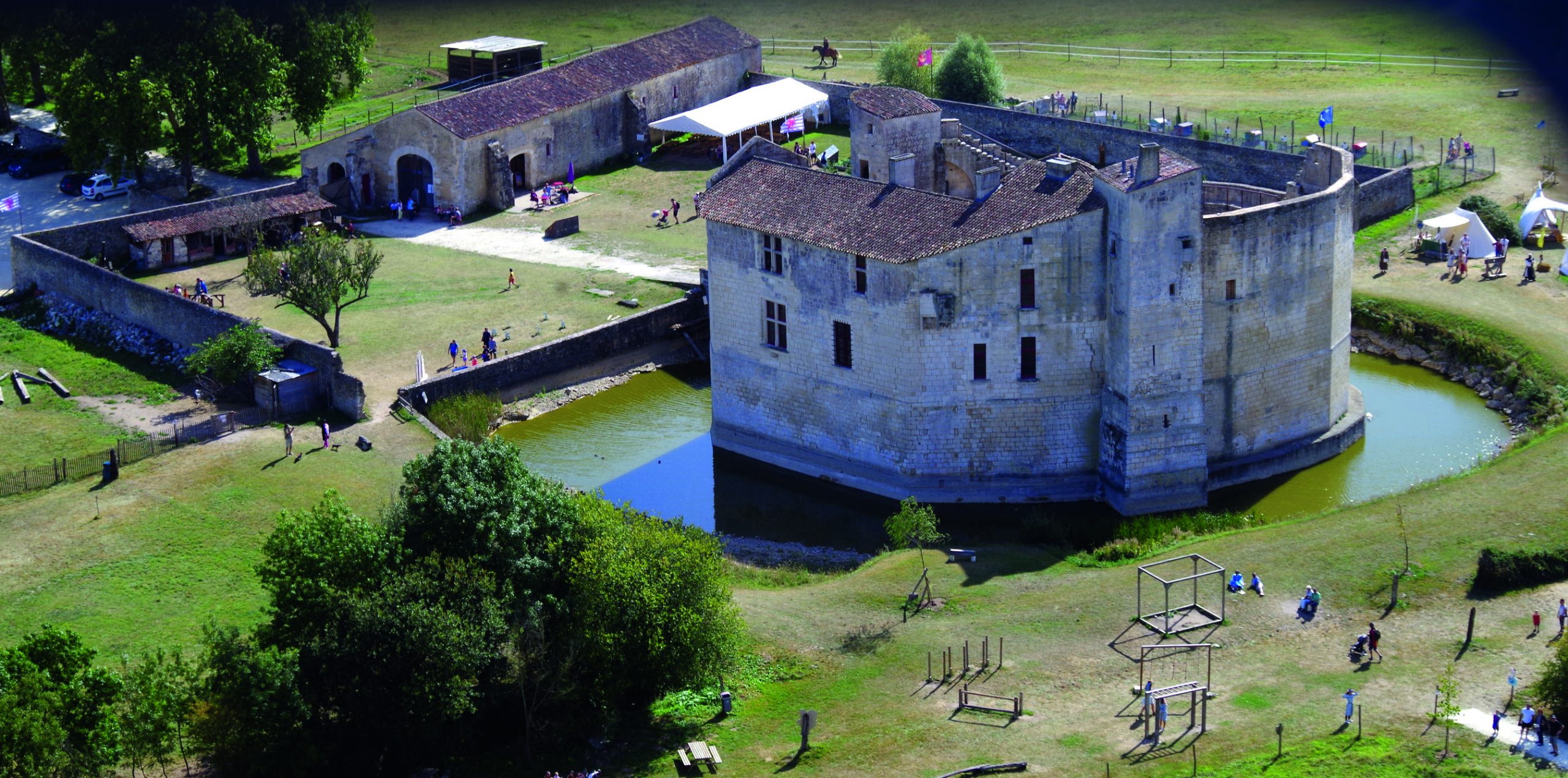 Visiter le Château Fort de la Fée Mélusine avec le Passeport des Demeures Historiques