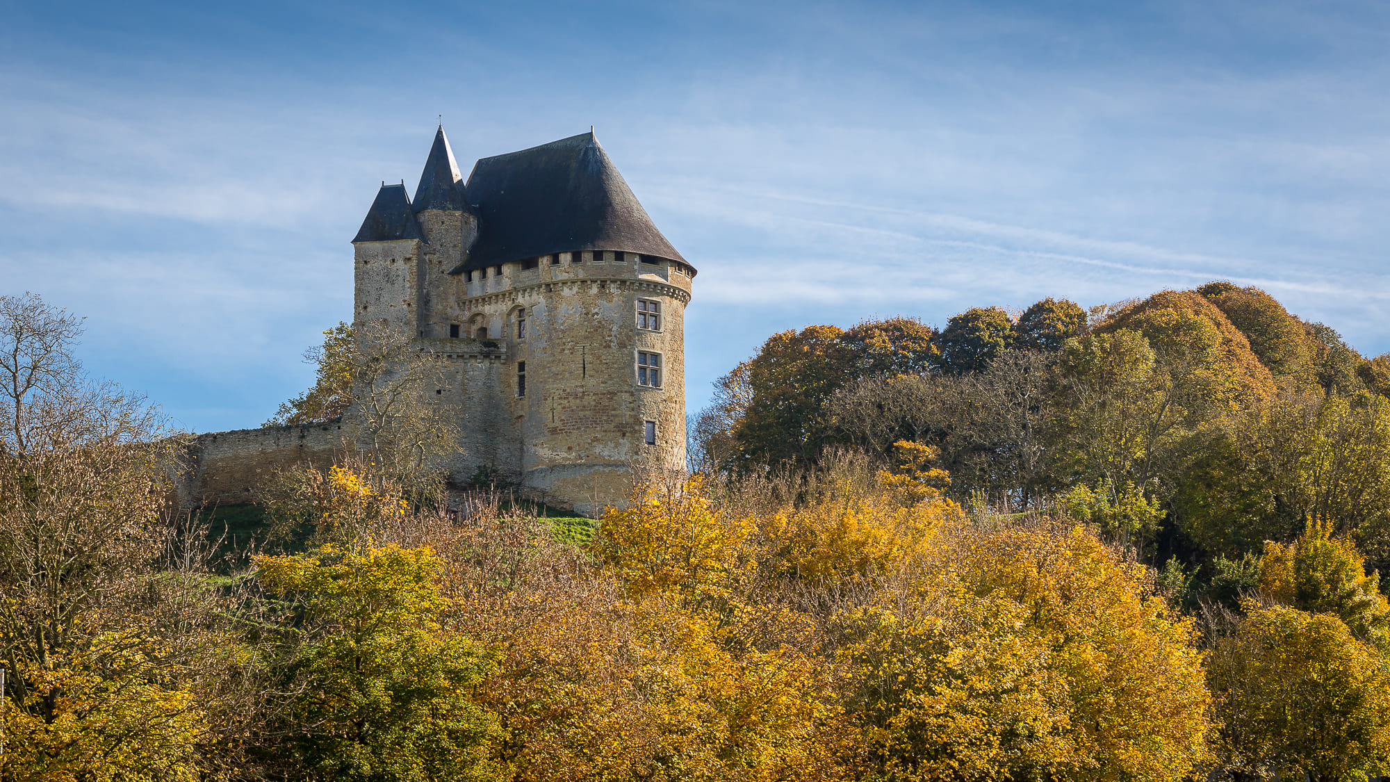 Visiter le Donjon de Ballon avec le Passeport des Demeures Historiques