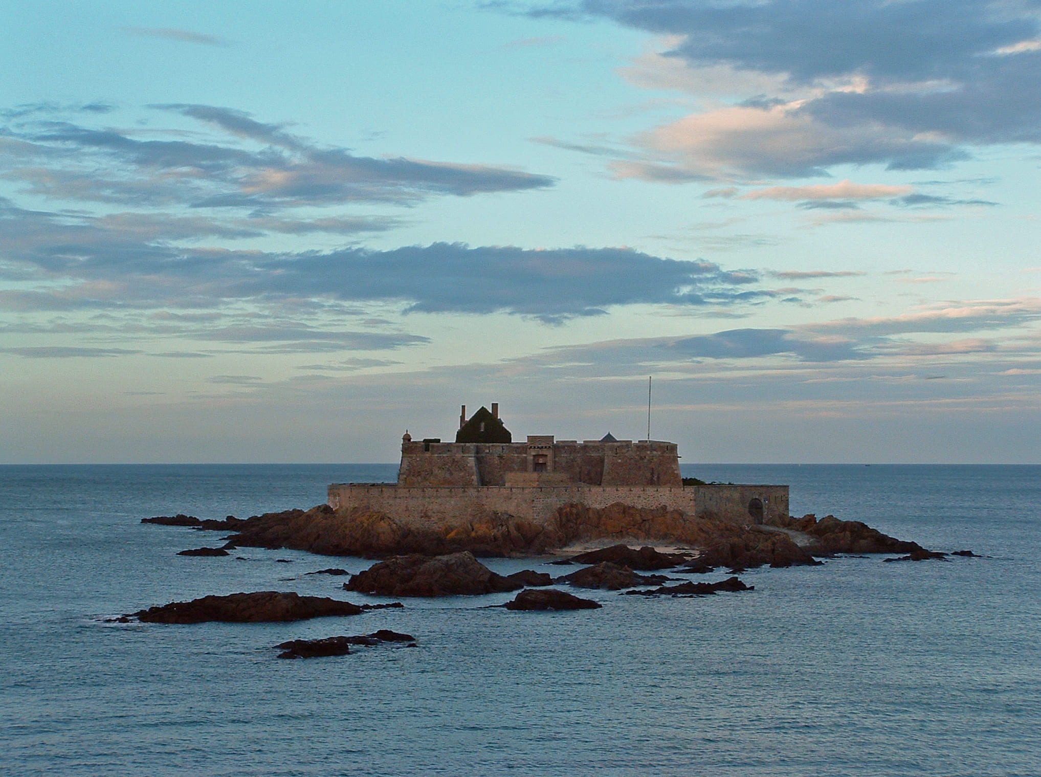 Découvrez le Fort national de Saint-Malo avec le Passeport des Demeures Historiques !