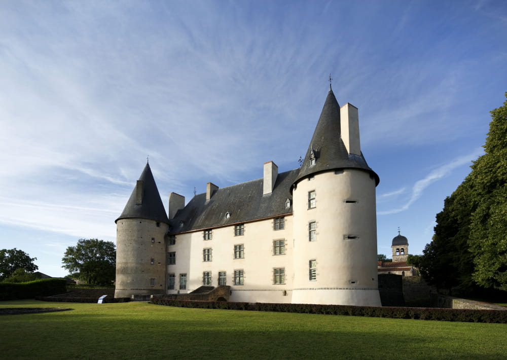 Visiter le Château de Villeneuve-Lembron avec le Passeport des Demeures Historiques