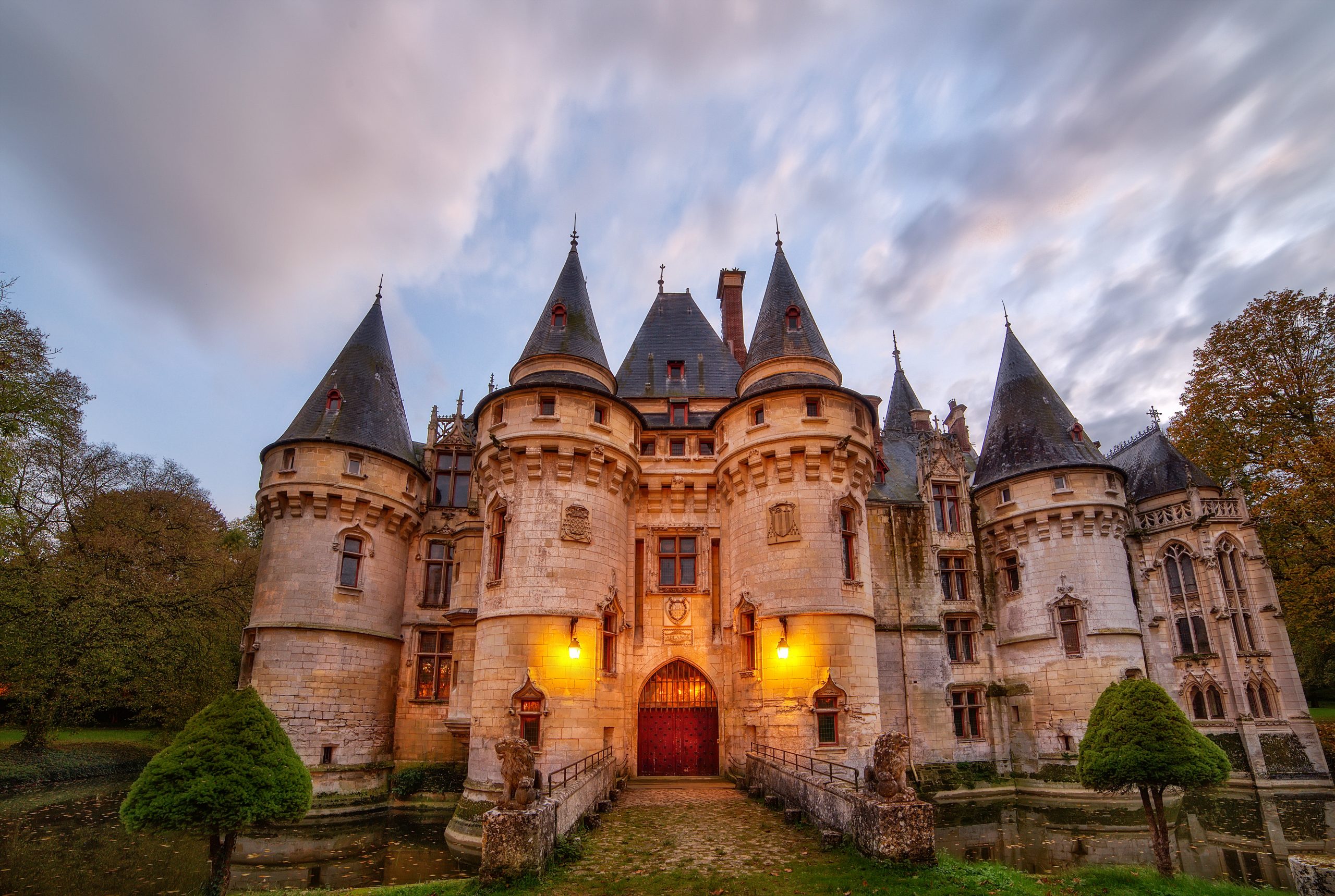 Самый хороший замок. Шато де Виньи Франция замок. Замок Бретеш Франция. Замок Вильгонжи Франция. Шато де Кюсси замок.