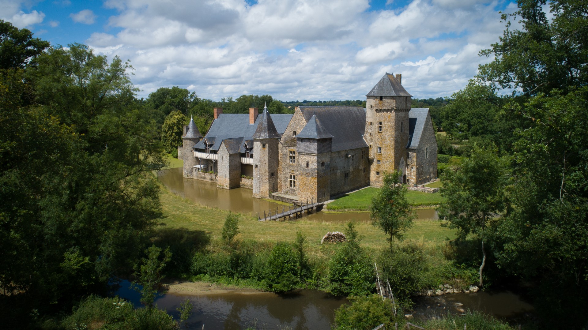 Visiter le Château de la Grande Courbe avec le Passeport des Demeures Historiques