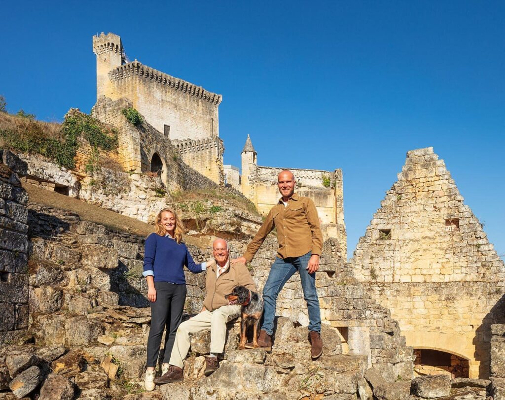 Transmettre les monuments historiques, le château de la famille de Commarque