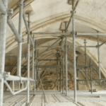 Travaux sur les voûtes de l'abbaye de Longues