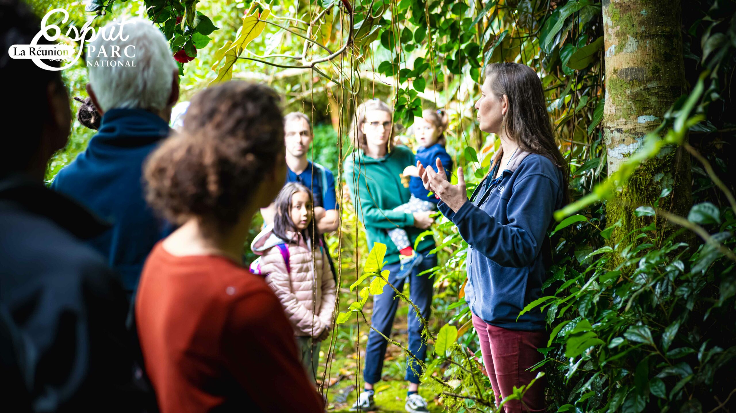 Le Jardin de la Vallée Heureuse, créé vers 1800, est situé au village du Brûlé, autrefois lieu de « changement d’air ». Entretenu par la même famille depuis 1939 il se distingue par un agencement particulier, tout en amphithéâtre et en terrasses, donnant à la partie ancienne de ce parc un petit air de Giverny. La balade conduit jusqu’à un résidu de forêt primaire refuge d’une biodiversité étonnante.